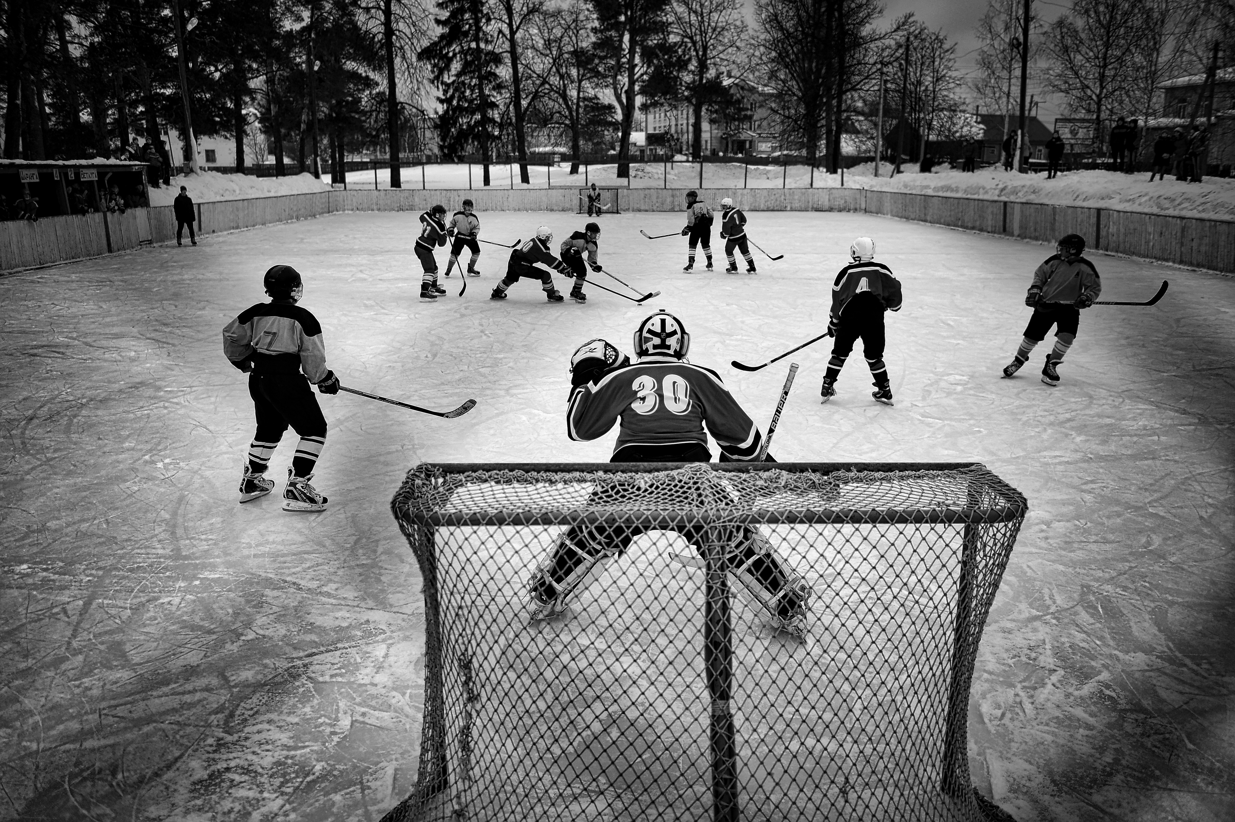 Песня мужчины играют в хоккей. Хоккей фото. Любительский хоккей. Фотосессия хоккей. Детский дворовый хоккей.